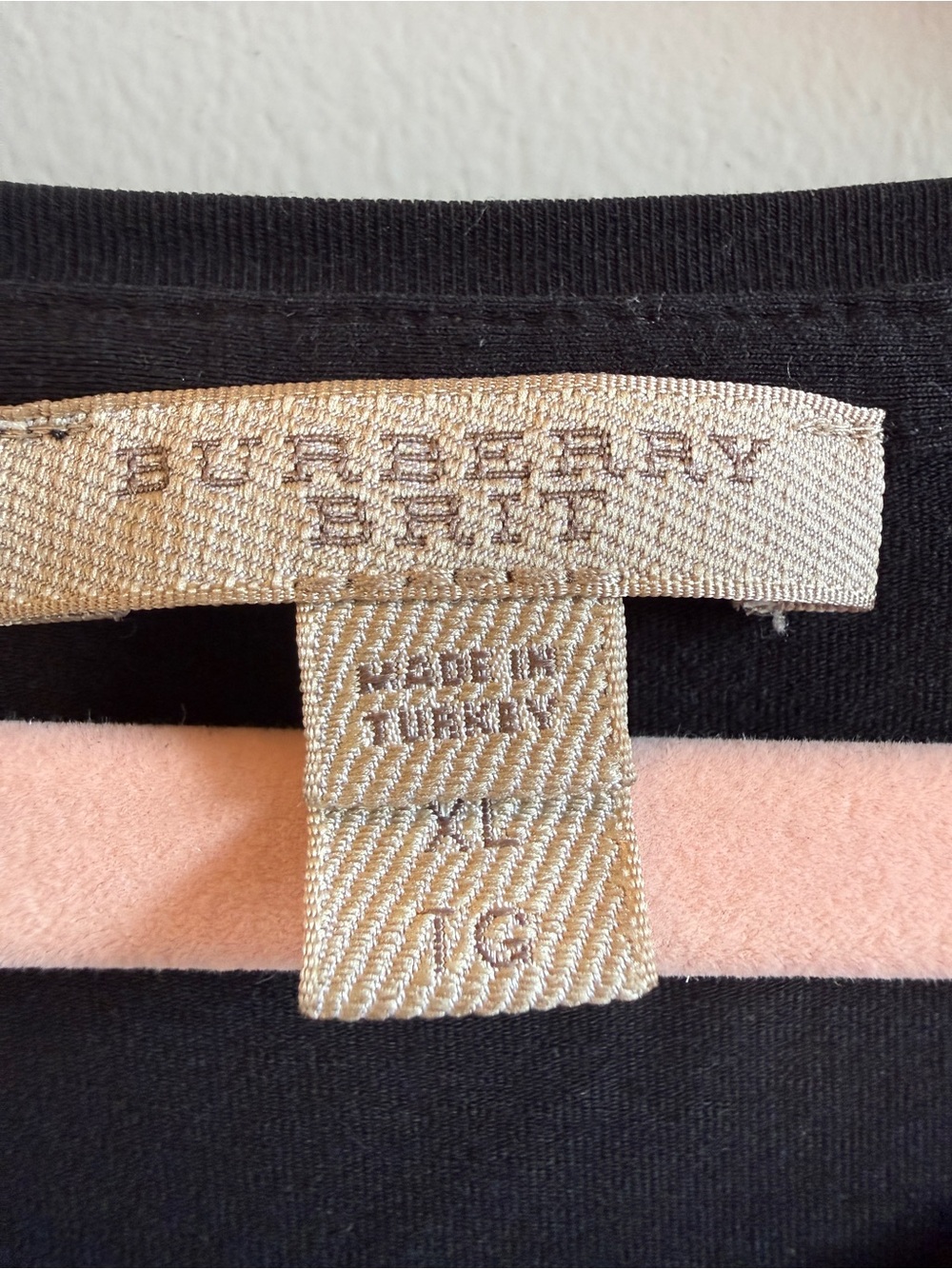 Burberry Brit Black Top with Signature Plaid Roll Cuff - XL - Picture 4 of 10